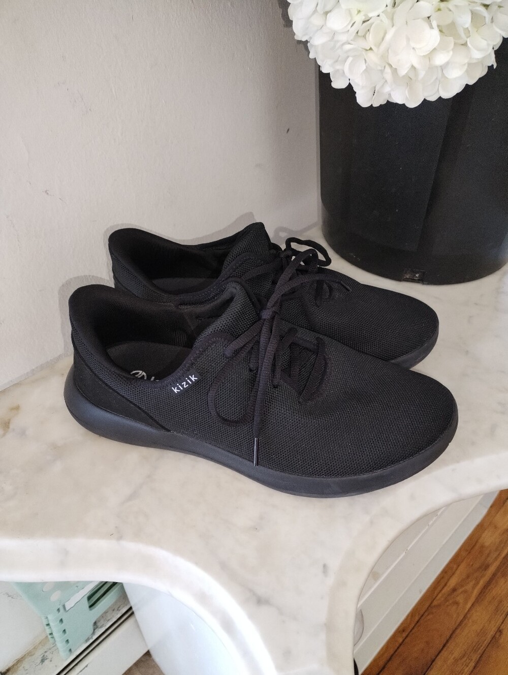 Kizik Men's Black Hands Free Sneakers Size 10